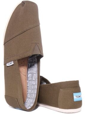 NWT women’s size 5 Toms olive canvas classic sneaker shoes